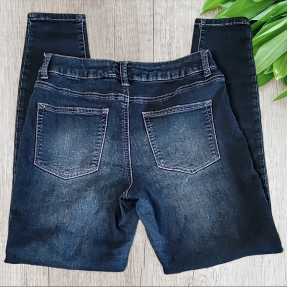 MAURICES Dark Wash Distressed Jeans size Medium Regular - Picture 3 of 9